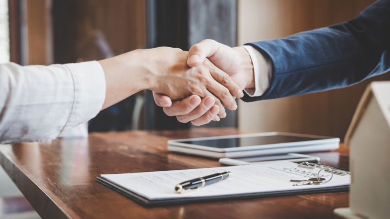 An image of a Markham real estate agent shaking hands with a client after helping them close a transaction.